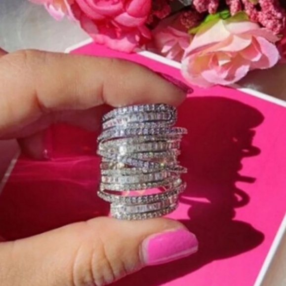 2 HOUR SALE! Beautiful 3.4CT Wide CZ Silver Ring! Wow!!🤍🤍🤍🤍✨✨✨✨ - Picture 3 of 8